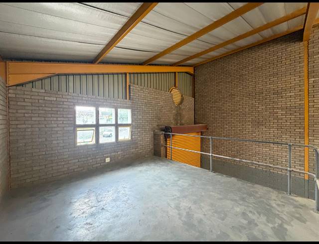 136M² WAREHOUSE TO LET IN HALFWAY HOUSE